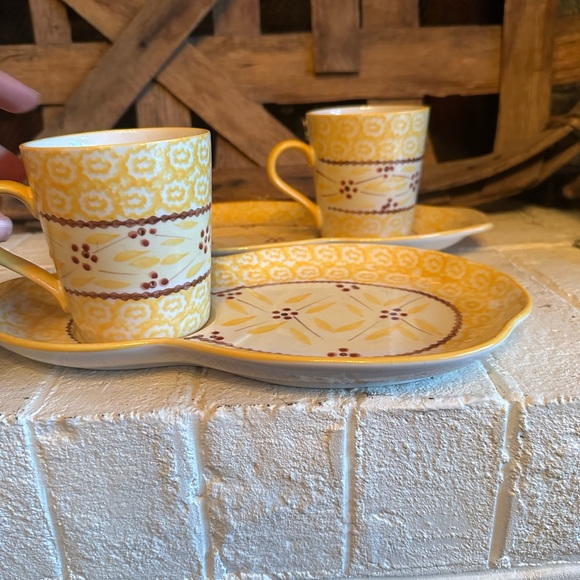 Temptations Old World Mug and Snack Trays 2 Sets - Picture 3 of 6